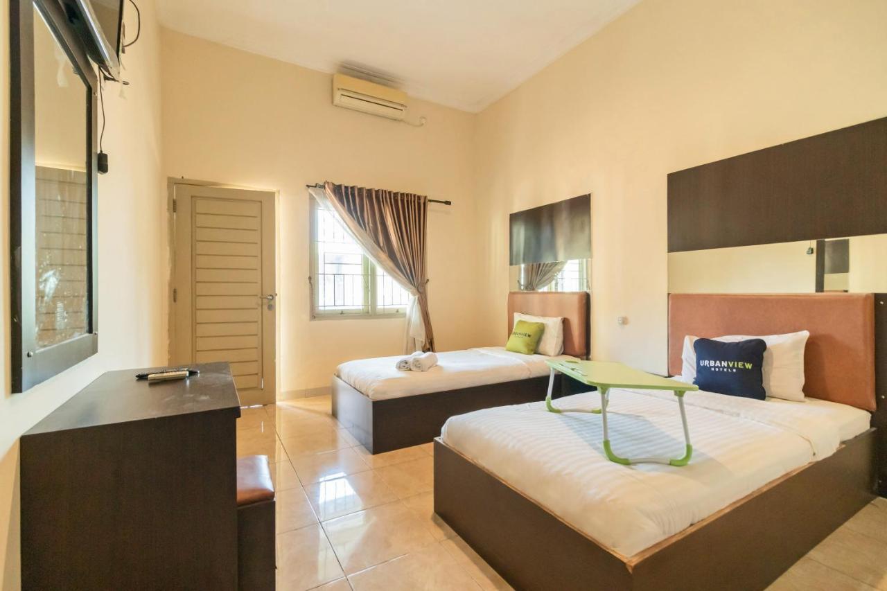 Urbanview Hotel Nugraha Palembang By Reddoorz Exterior photo
