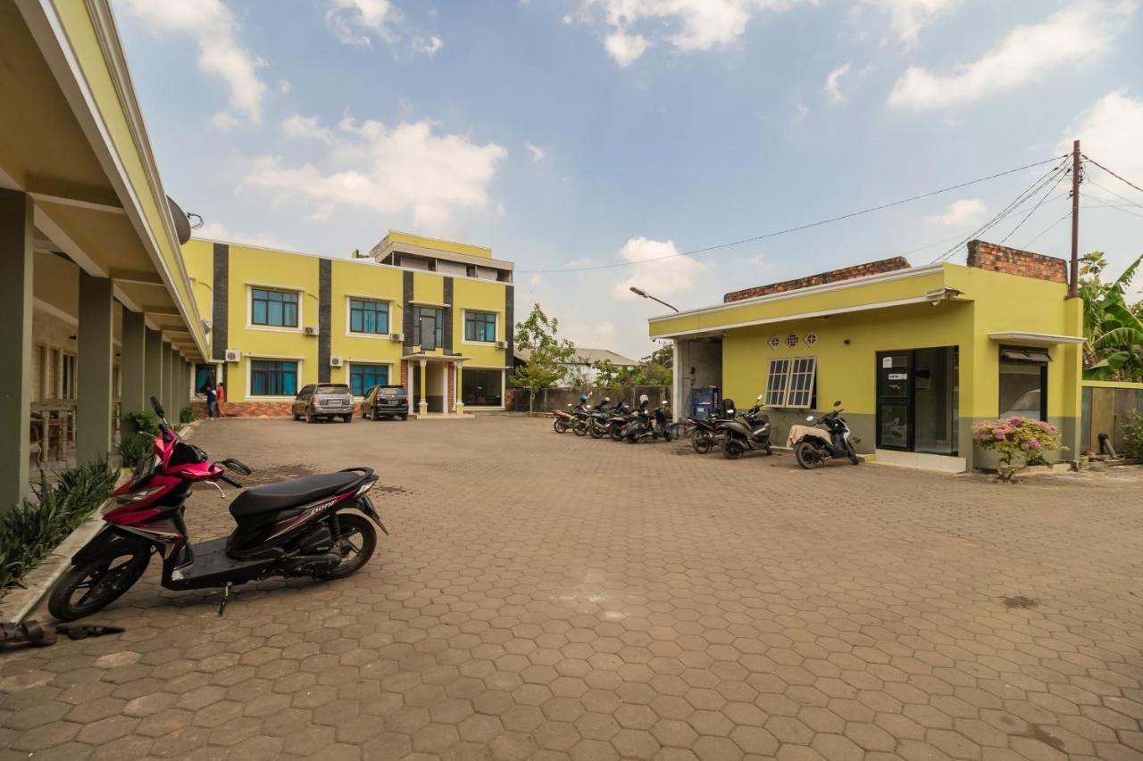 Urbanview Hotel Nugraha Palembang By Reddoorz Exterior photo
